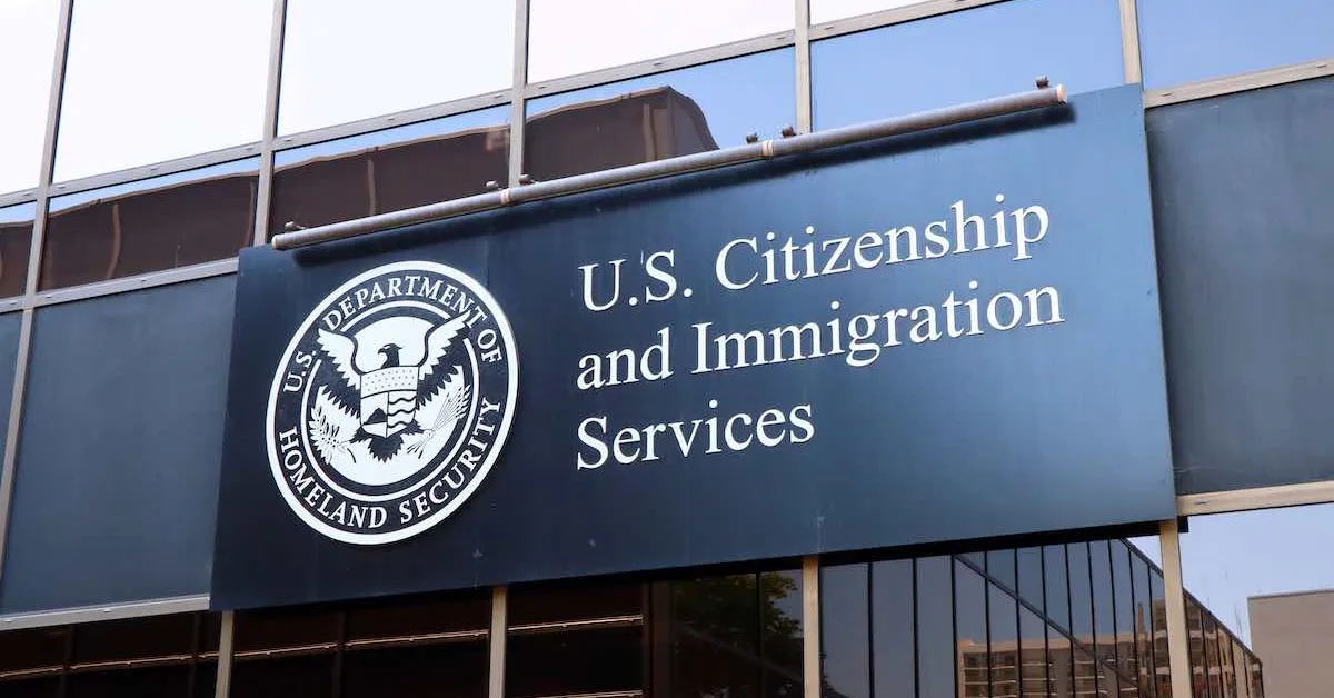 USCIS Case Status Glitch Leaves Thousands Confused as Messages Suddenly Change