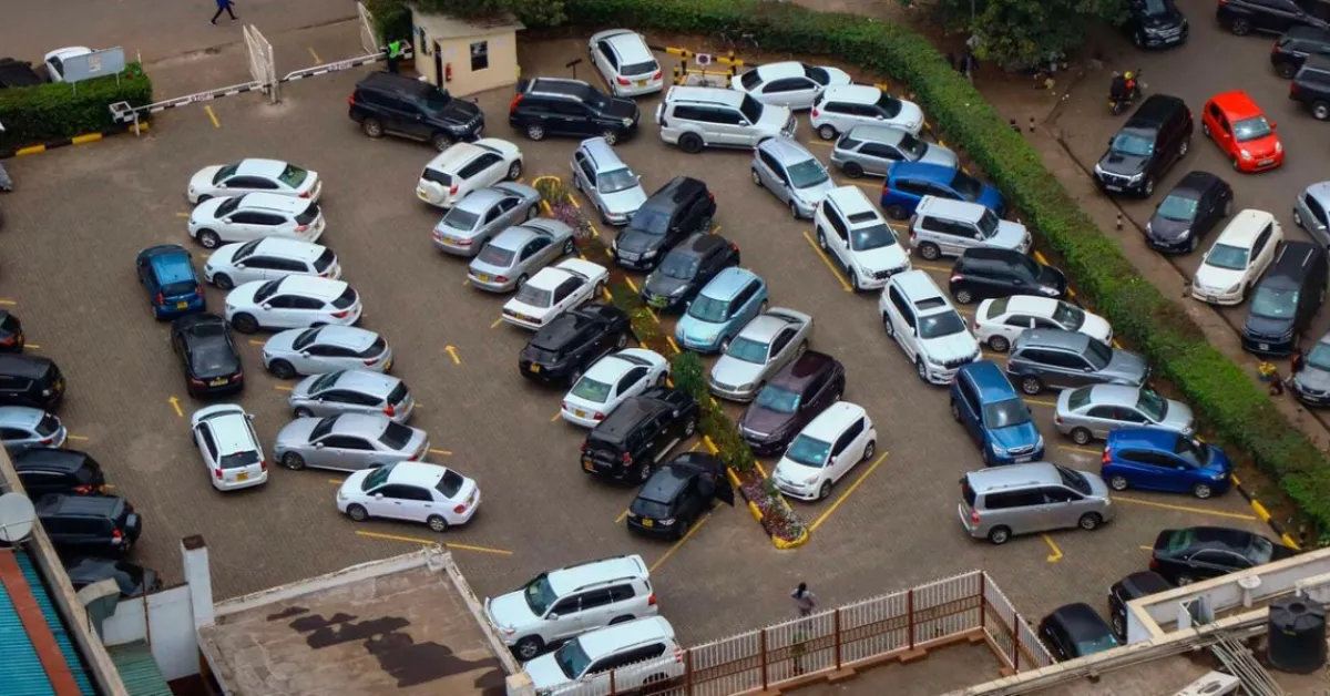 City Hall Raises Fees for Traders and Motorists