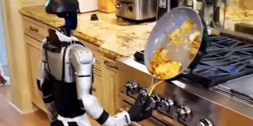 Humanoid Robot Loses Grip on Frying Pan, Turns Cooking Into Comedy Show