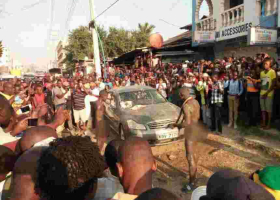 Mombasa Car Robbers Strip Naked, Dance with Snake after Suspected 'Evil Spell'