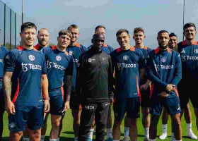 Marathon Legend Kipchoge Inspires Man United Squad at Carrington