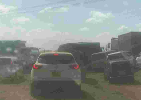 Heavy Traffic Forces Drivers to Abandon Cars on Nairobi-Nakuru Highway 