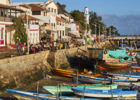 Lamu Residents Turn to Dhows and Boats for Peaceful Demonstrations