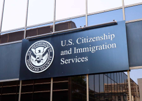 USCIS Case Status Glitch Leaves Thousands Confused as Messages Suddenly Change