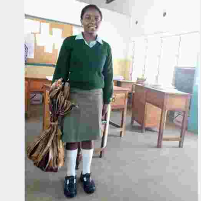 Kenyans React to Photo of Student Carrying Back to School Shopping on Banana Leaves Following Plastics Ban