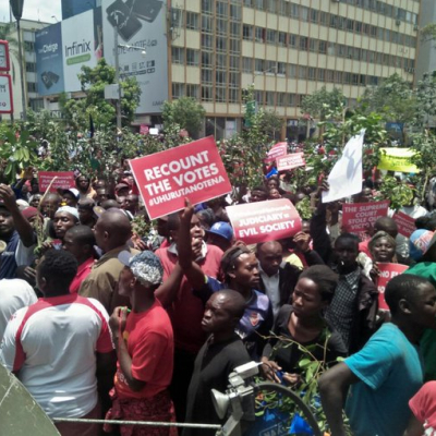 Hundreds of Jubilee Supporters Demonstrate Outside Supreme Court Over Nullification of President Uhuru's Win