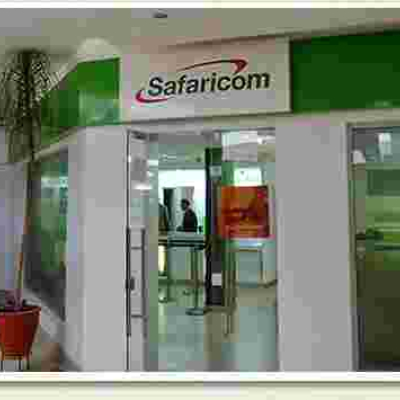 Youths Chanting Pro-Raila Slogans Vandalize Safaricom Shop along Moi Avenue, Nairobi