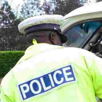 Nairobi Traffic Cop Refuses to Take Bribe from a Matatu Driver [VIDEO]