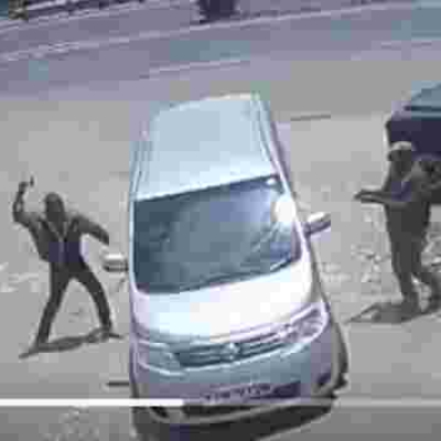 Daring Nairobi Criminals Captured on CCTV Stealing from Motorist in Broad Daylight [VIDEO]