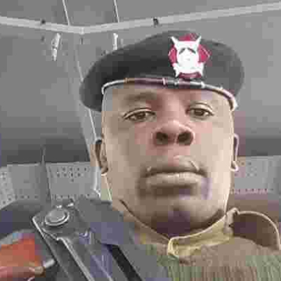 Brave Kenyan Policeman Videotaped Capturing Two Suspected Robbers in Nairobi Earns Praise [VIDEO]