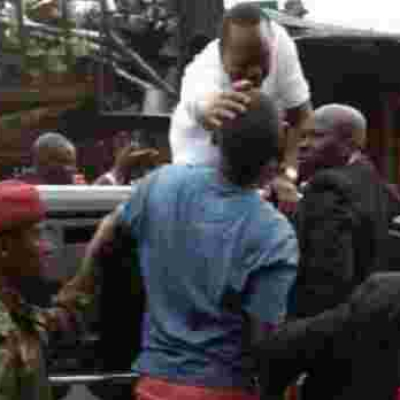 Nairobi Hawker Who Sold Chewing Gums to President Uhuru in 2017 Finally Receives His Sh40 [VIDEO]