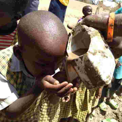 Heartbreaking Photo of School Girl Drinking Muddy Water Angers Kenyans Online