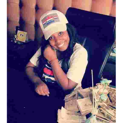 Sonko's Daughter Saumu Mbuvi Flaunts Piles of Cash on Social Media