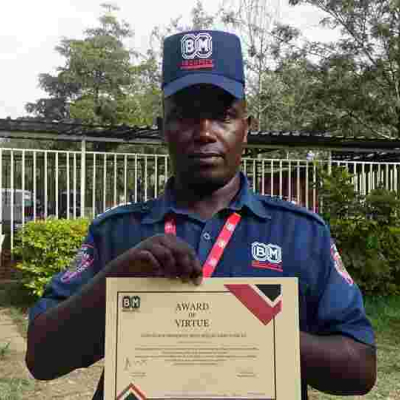 Honest Kenyan Security Guard Honored for Returning Bag Containing Sh103,000, iPhone and 3 Cheques