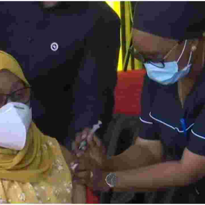 Tanzania President Samia Suluhu Gets COVID-19 Jab in Policy Change