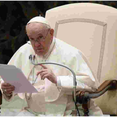 Pope Francis Calls on Parents to Support Gay Children 