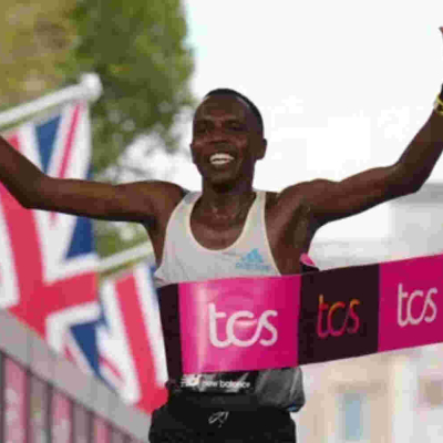 Kenya's Amos Kipruto Wins London Marathon Title  