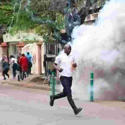 Nairobi Police Detain Lectures Before Parliament March