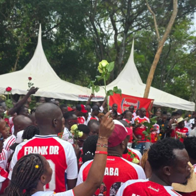 Arsenal Fans and Kikuyu Elders Honour Raila Odinga in Bondo