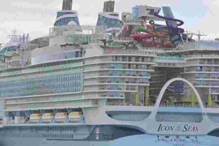 Icon of the Seas Leaves Miami as the Largest Cruise Ship Ever