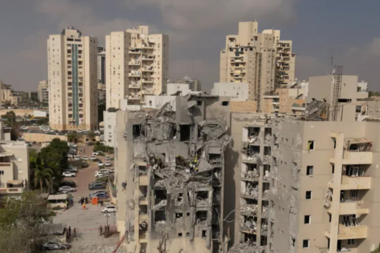 Israel–Iran Ceasefire on the Brink After Fresh Strikes and Conflicting Claims
