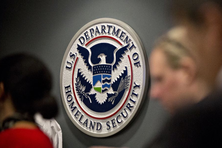 US Asylum Applicants Risk Losing Work Permits Over Unpaid Annual Fee