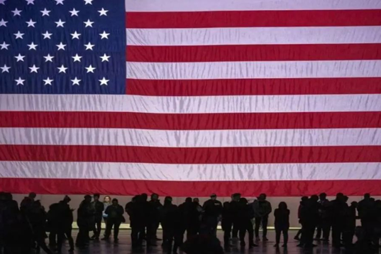 Lost or Expired Green Card? Here's How to Return to the US Without Travel Disruptions