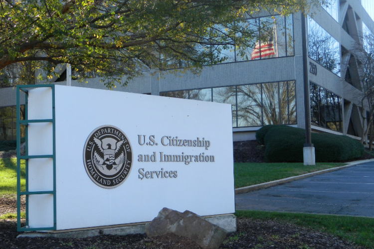US Democrats Oppose New USCIS Green Card Policy, Demand Withdrawal