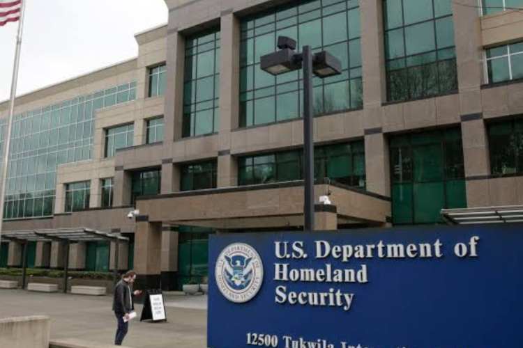 US Restores 30-Day Deadline for Asylum Seekers' Work Permit Applications