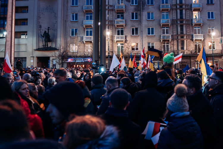 Russian Dissidents Face Dual Pressures Amid Escalating Restrictions