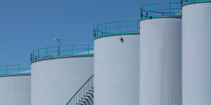 U.S. Eases Iran Oil Sanctions in Preliminary Deal, Impacting Global Markets